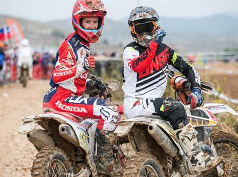 זיו כרמי ונמרוד חמו ברגע של מנוחה. (צילום: ניר עמוס)