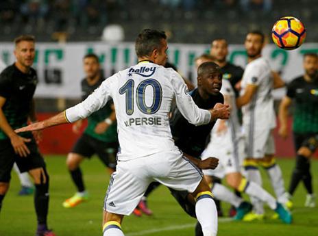 דקות ספורות לפני הפציעה (Getty)