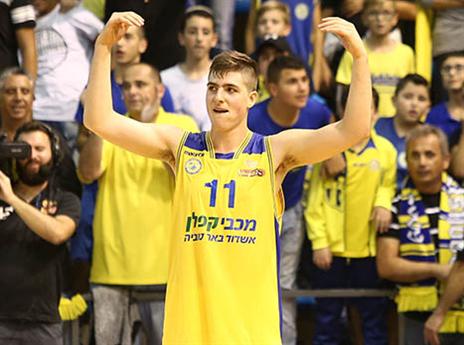 התעורר במחצית השניה וחגג עם האוהדים. אריאל (דני מרון)