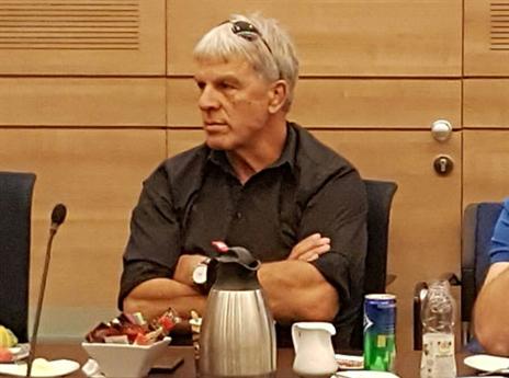 "אם יקצצו לי, אעזוב". פונטי