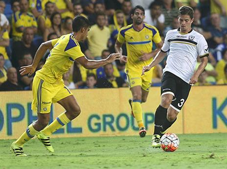 הפך למנהיג של בית"ר. קלטינס (אלן שיבר)