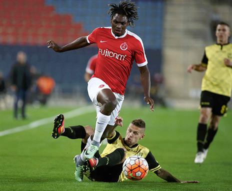 יעמוד לועדת משמעת, הייסטר (אלן שיבר)