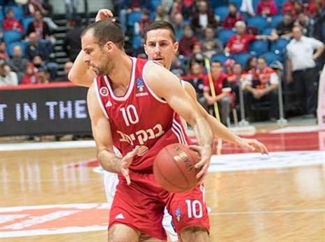 סיים בראש הקלעים. הלפרין