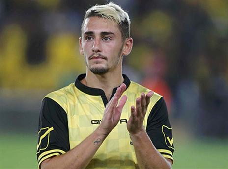 עדיין לא השתחררה ממנו. אצילי (דני מרון)