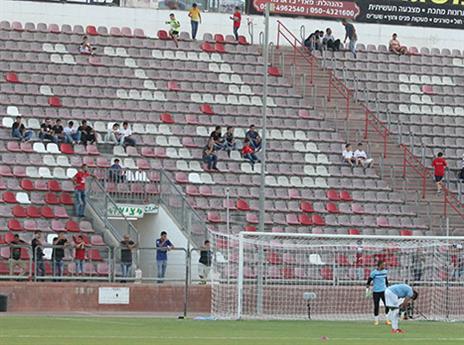 אוהדי סכנין זועמים (צילום: יוסי שקל)