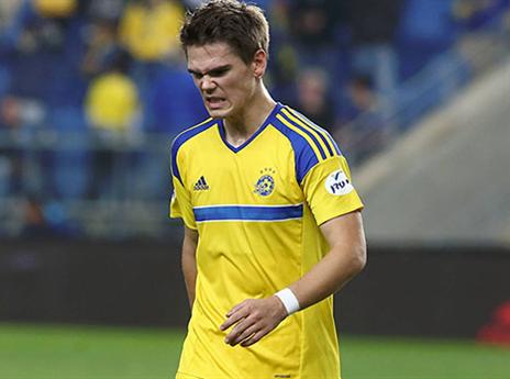 קיארטנסון. "מטפלים בשחקן בכפפות של משי" (אלן שיבר)