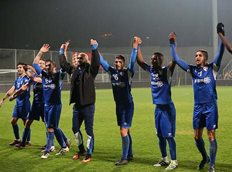 הכחולים פורחים תחת קשטן (צילום: סוכנות ג'יני)