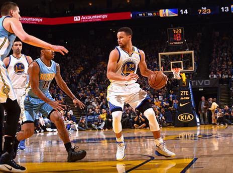 ניצחון לא קל. סטף קרי עם הכדור (getty)