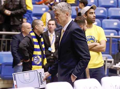 לא יכול להרכיב שתי קבוצות במכבי. בגאצקיס (אלן שיבר)