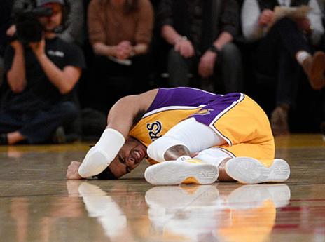 לא נעים. ראסל לאחר הפציעה (getty)