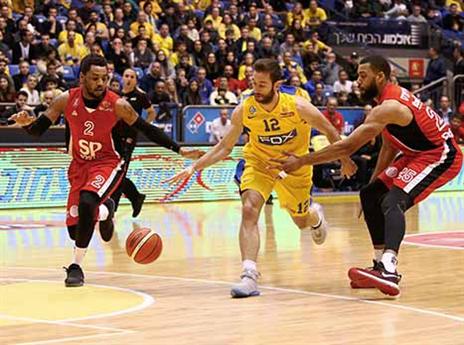 אוחיון מתעתע. בגאצקיס נתן לו ולמקל את המושכות בעמדת הרכז (אלן שיבר)