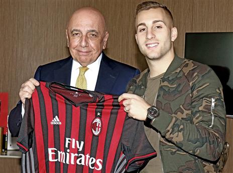 דאולופאו. בסוף הצטרף (הטוויטר הרשמי של מילאן)