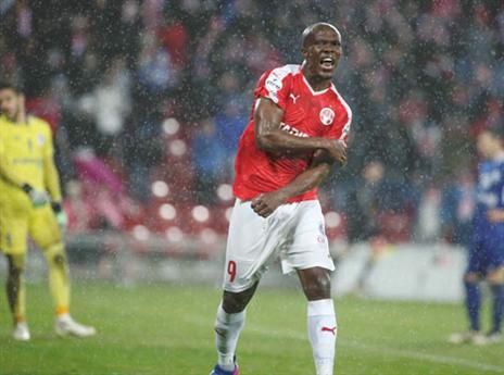 העביר את הלחץ למכבי. וואקמה (אלן שיבר)