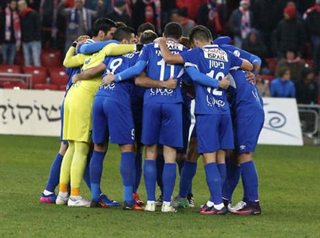 עדיין מעודדים אחרי ההפסד. שחקני ק"ש (אלן שיבר)