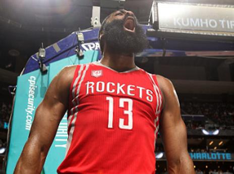 הארדן נהנה הלילה בשארלוט (Getty)