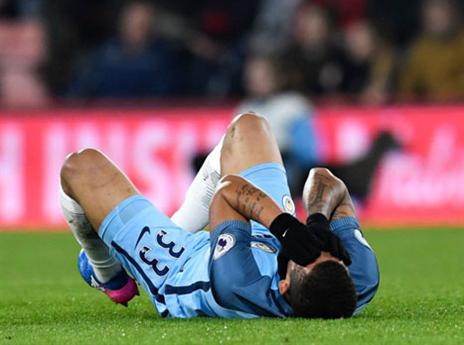 ז'סוס. נפצע ויצא