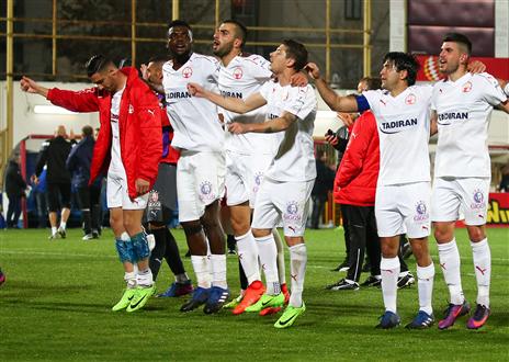 שחקני ב"ש מודים לאוהדים שהגיעו (דני מרון)