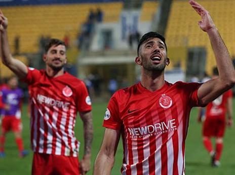 שחקני הפועל חוגגים. בקבוצה מעודדים: "הכל תלוי בנו שוב" (סוכנות ג'יני)