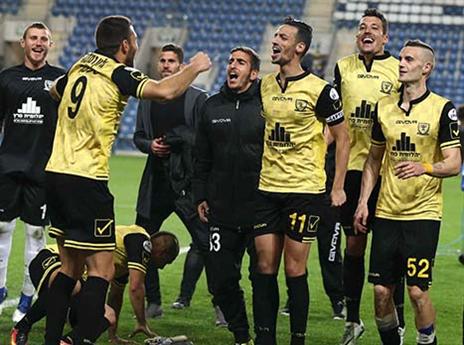 שחקני בית"ר. יירדו מהדשא? (אלן שיבר)