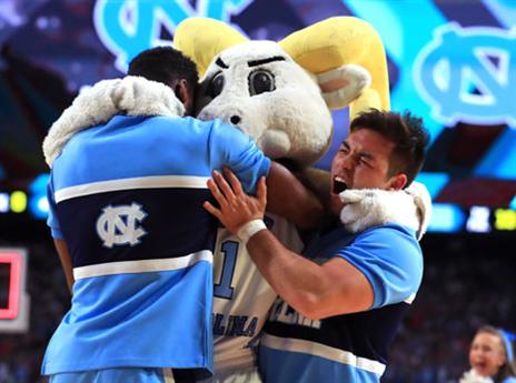 חיבוק אמיץ מהקמע (Getty)