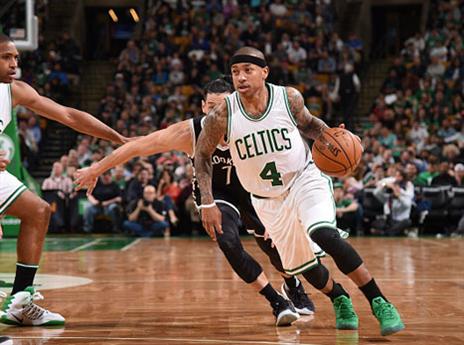 הסלטיקס מתקרבים להבטחת המקום הראשון. אייזיאה תומאס עם הכדור (getty)