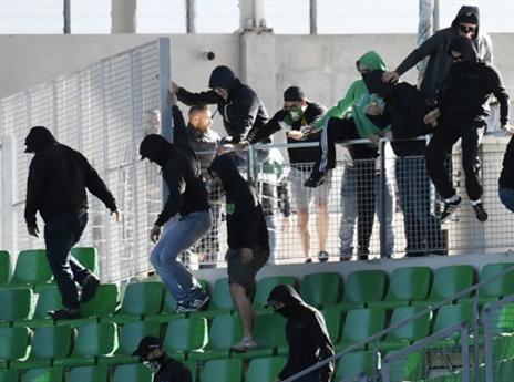 איבדו את זה. אוהדי סנט אטיין התפרעו (getty)