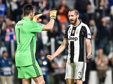 ספגו שער שדה ראשון בליגת האלופות רק בחצי הגמר. קייליני ובופון (Getty)