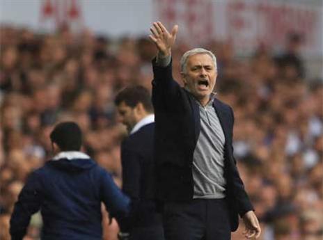 הפסד לאייאקס והוא מחוץ לליגת האלופות. מוריניו (Getty)