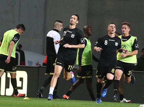 ממתינים לתשובה ממנו. איינבינדר (אלן שיבר)