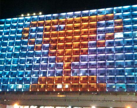 גם בעיריית תל אביב דאגו לפרגן לזוכה הטרייה (צילום באדיבות עיריית תל אביב-יפו)