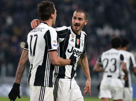 גם שחקני ההתקפה עוזרים בהגנה (getty)