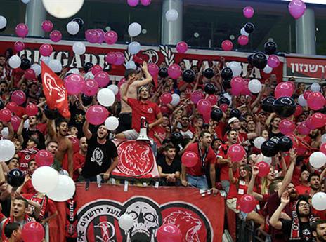 הקהל צבע את הארנה באדום (אלן שיבר)