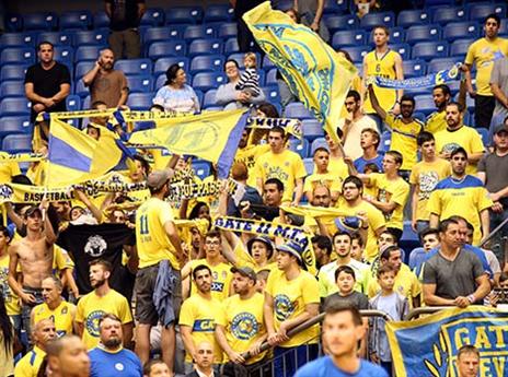 האוהדים יוכלו להכניס דגלי פריסה (אלן שיבר)