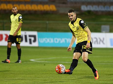 בקושי מדבר עם חבריו לחדר ההלבשה (לירון מולדובן)