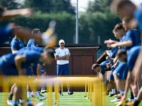 כס המלוכה מתנדנד (Getty)