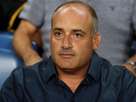 לבנדה. נשמע לבקשותיו של טביב (אלן שיבר)