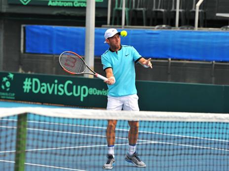 העדיף לשבת באוהל ולא לתמוך בלשם. סלע (צילום: איגוד הטניס)