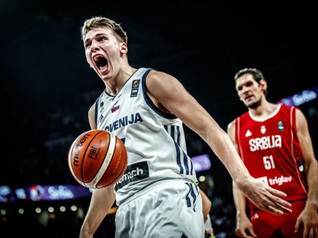 דונצ'יץ' נפצע בקרסול, ירד לספסל וקיווה שהחברים יעשו את העבודה גם בלעדיו (FIBA)