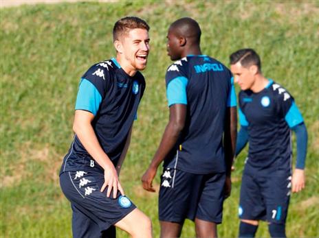 נאפולי חייבת ניצחון על פיינורד כדי להישאר בתמונה (getty)