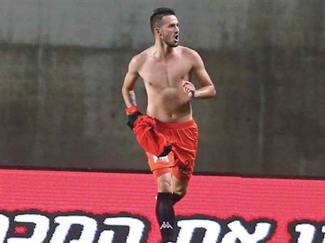 ולאסקיס הכריע בשער ניצחון דרמטי (צילום: אלן שיבר)