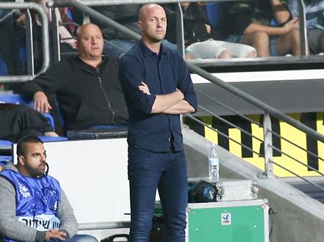 קרויף: "הפגרה הזו היא כמו מים במדבר עבורנו" (דני מרון)