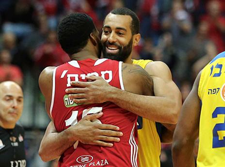 רנדל עם דונטה סמית. מהשחקנים האהובים בישראל (אלן שיבר)