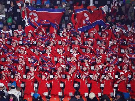 אוהדות צפון קוריאניות בפיונגצ'אנג (Getty)