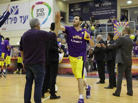 כששמיר נכנס לחדר ההלבשה, האנרגיות אחרות (מנהלת הליגה)