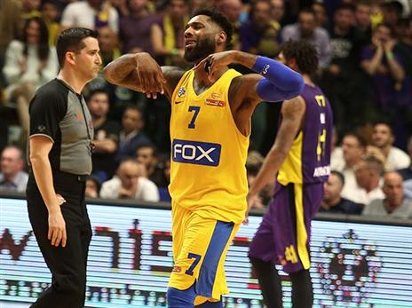 גם הוא מחוץ לסגל. קיין (אלן שיבר)