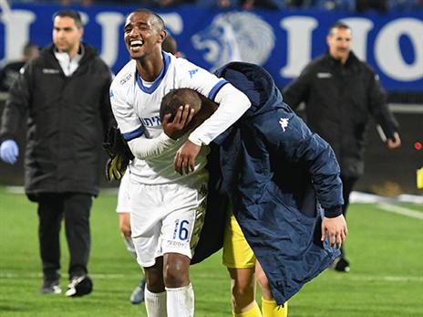 שרצקי הצטרף לחגיגות בחדר ההלבשה (צילום: סוכנות ג'יני)