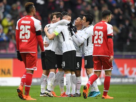 ניצחון משכנע לפרנקפורט (getty)