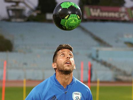 מיכה מראה יכולות (אלן שיבר)