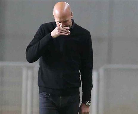 לא יעזוב לפני סוף העונה. קרויף (אלן שיבר)