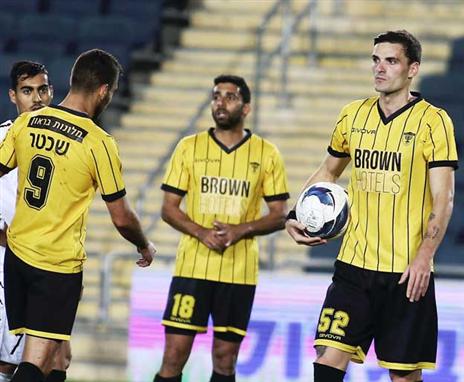 מרגיש שהוא יכול לתרום יותר. שכטר (אלן שיבר)